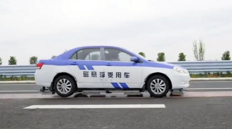A járműtechnológiai teszt során egy 2,8 tonnás autó lebegett 35 milliméterrel az út felett, és futott egy autópályán Kelet-Kínában, Jiangsu tartományban.