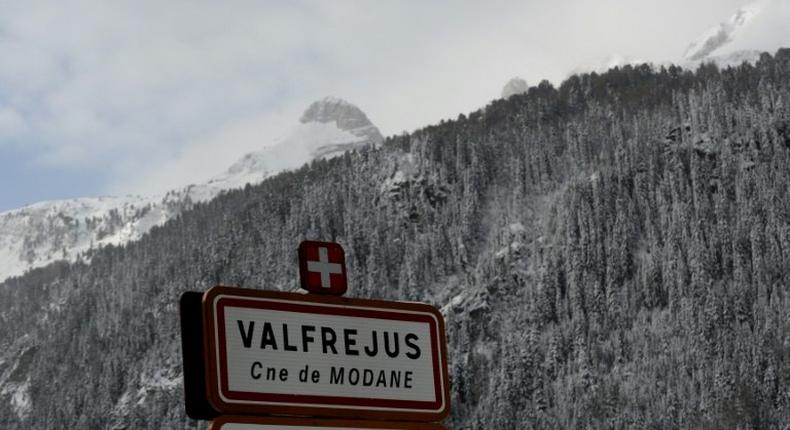 A group of three Dutch snowboarders were off-piste on Tuesday when they were swept away in the Valfrejus resort, mountain rescue services said