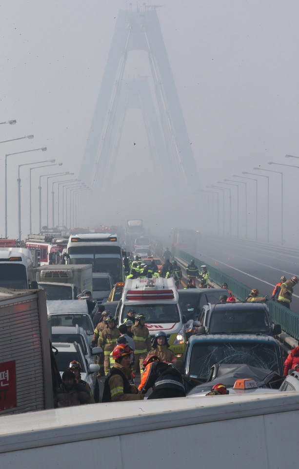 SOUTH KOREA MASS COLLISION (Chain collision on bridge in fog)