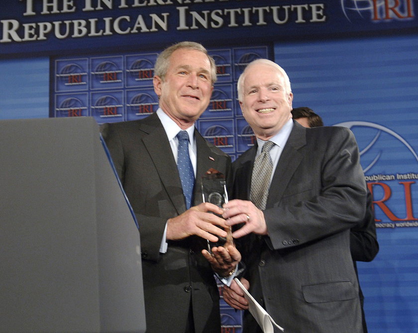 John McCain i George W. Bush