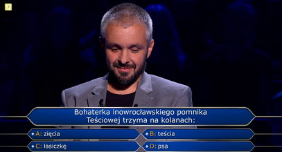 "Milionerzy" – Jacek poległ na pytaniu o pomnik Teściowej w Inowrocławiu. Co trzyma na kolanach? Przewodnik nie miał pojęcia
