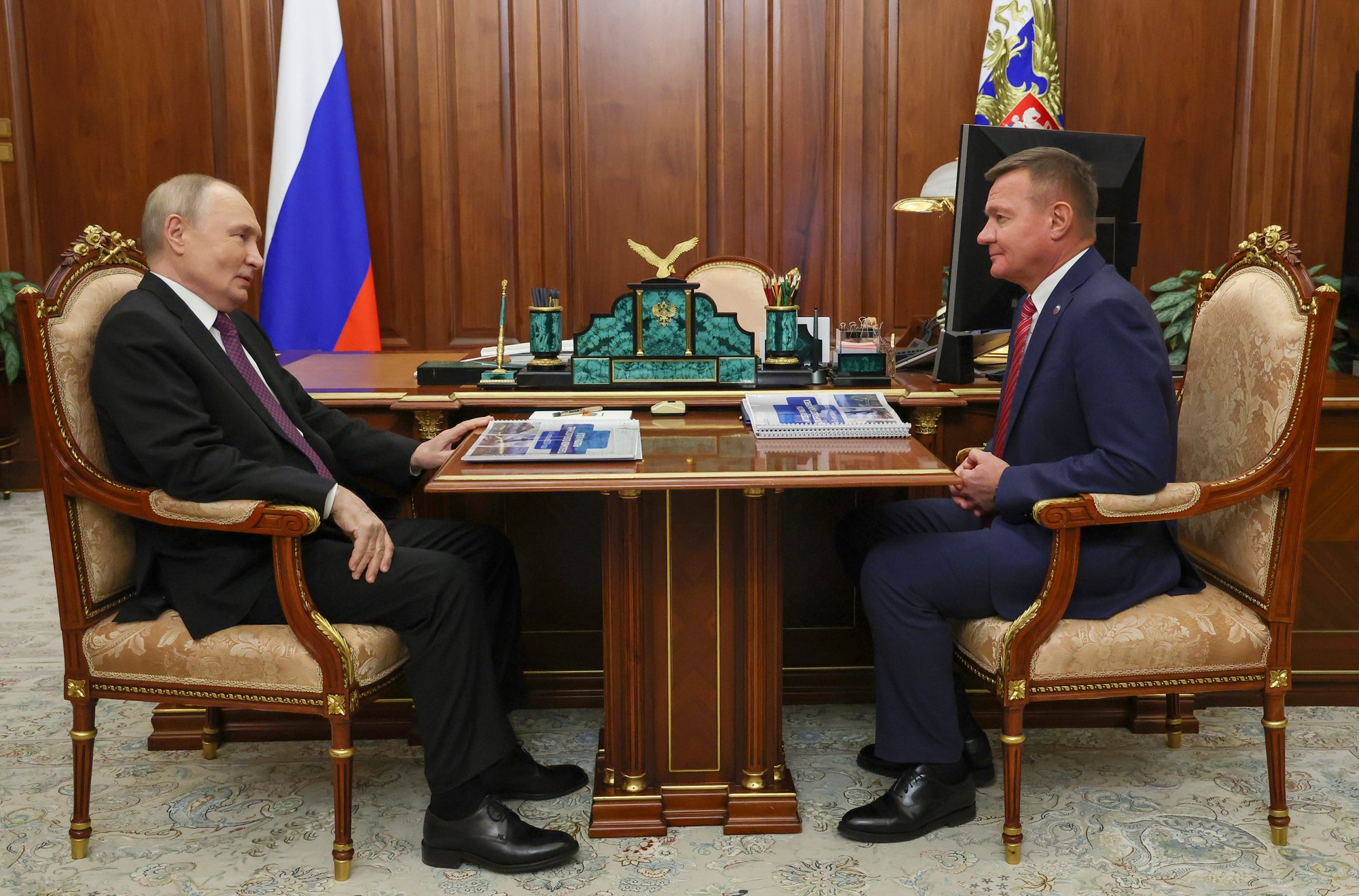 Ruský prezident Vladimir Putin a bývalý minister dopravy Roman Starovojt.