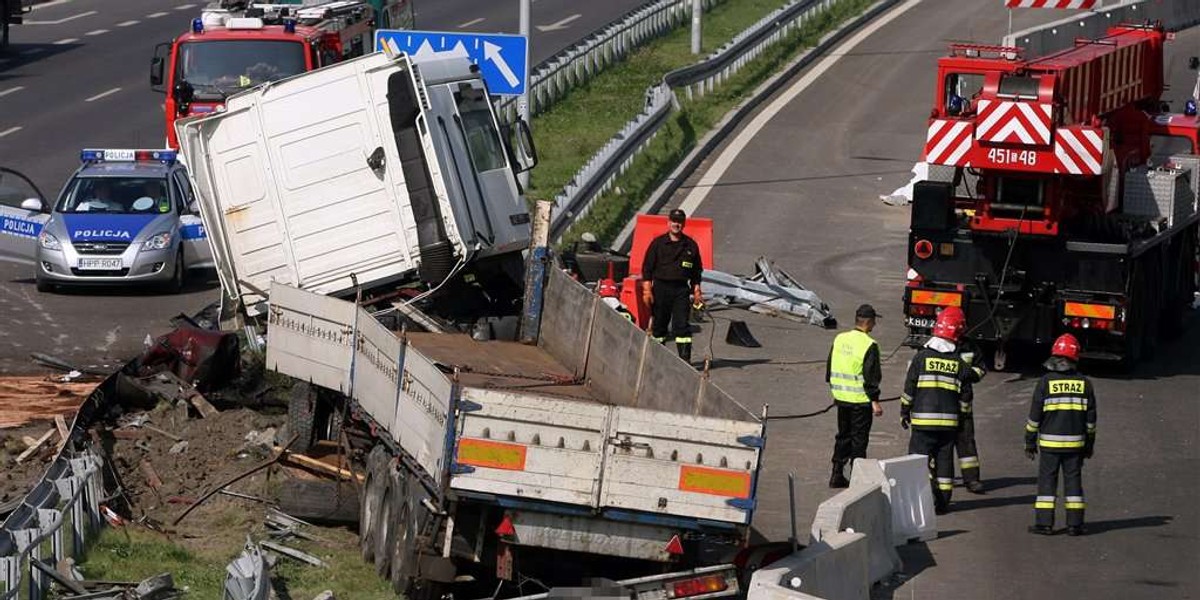 Tir zablokował trasę