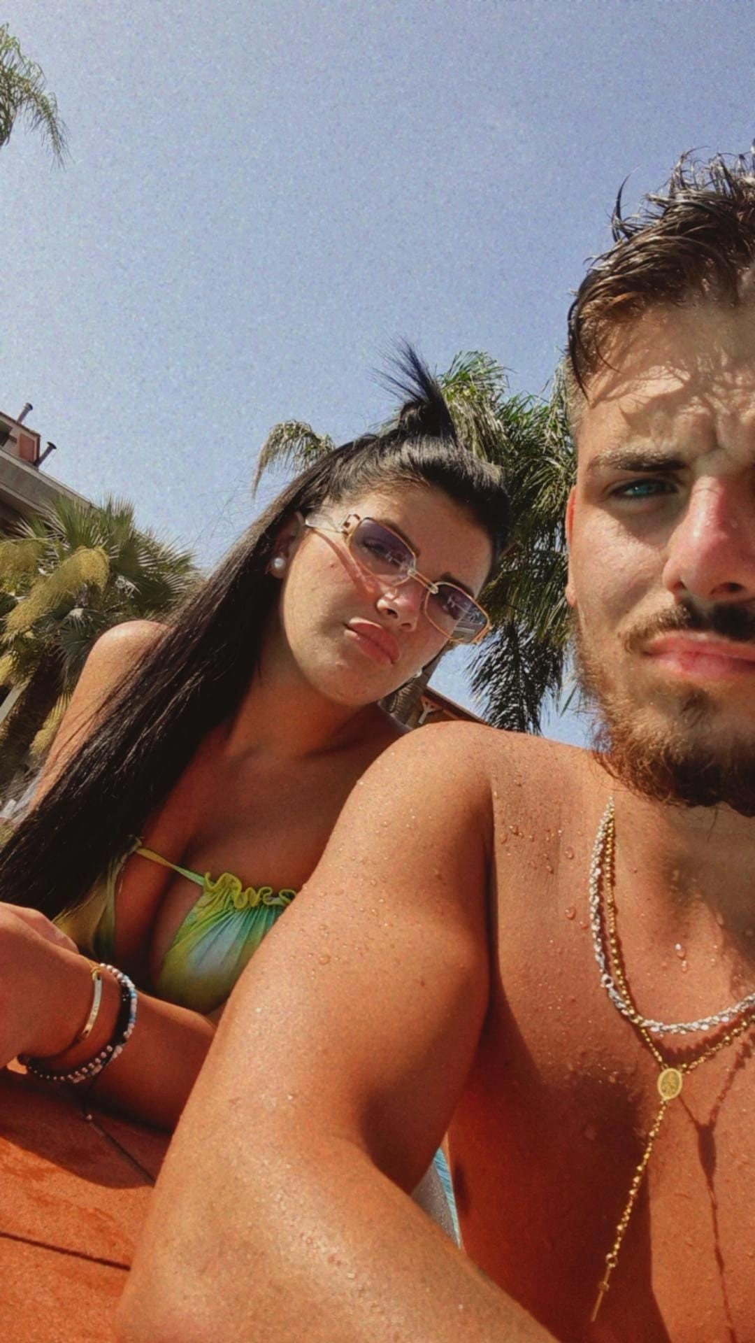 21-ročná kozmetička Alessia Neboso plánovala ukázať svoj nový dekolt v svadobných šatách s hlbokým výstrihom, no kvôli pooperačným komplikáciám sa svojho veľkého dňa nedožila.