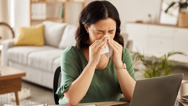 dodatkowa praca zdalna na zwolnieniu lekarskim? możesz stracić zasiłek