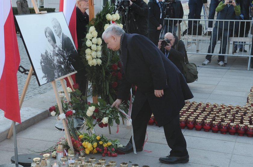 Decyzja MON: wojskowa asysta na miesięcznicach smoleńskich