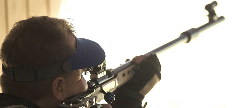 Każdy strzelać może? MON rozbudowuje program "Strzelnica w powiecie"