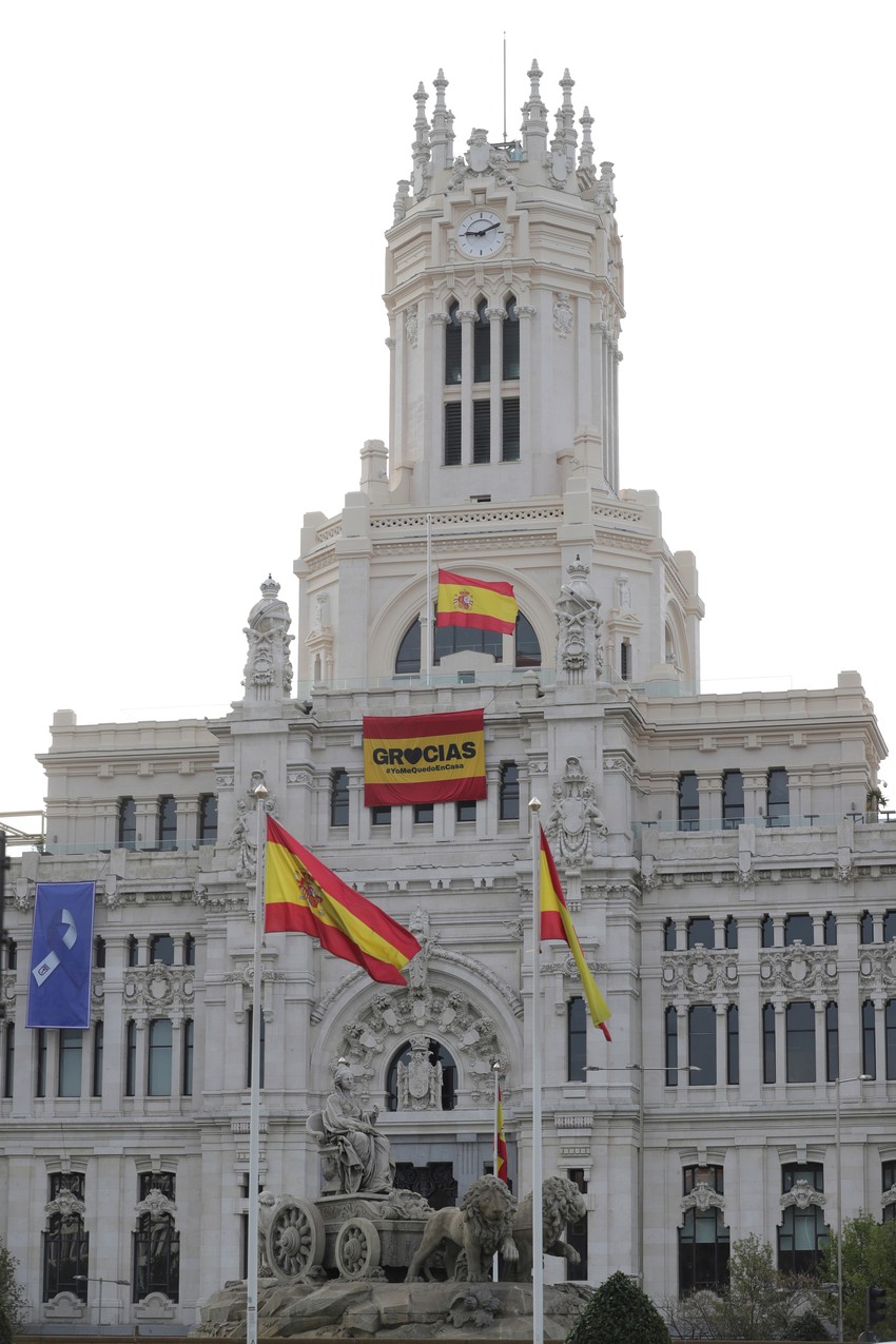 Zastave su spuštene na pola koplja