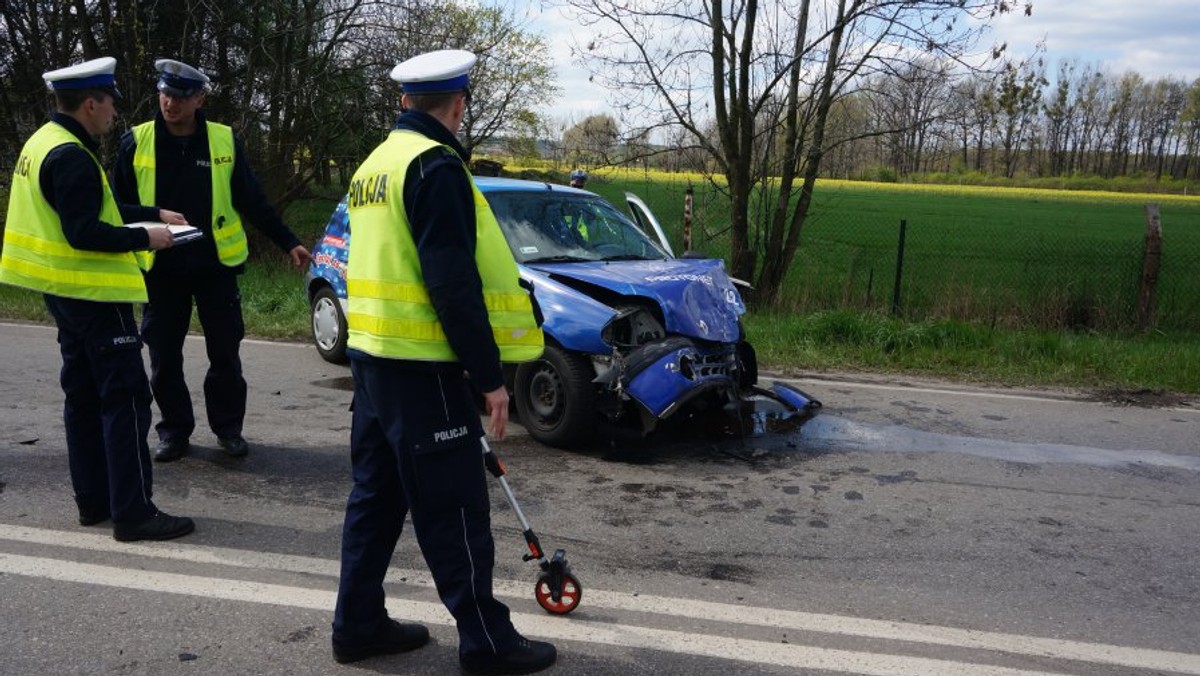 29 osób zginęło, 279 zostało rannych w 233 wypadkach - to dotychczasowy bilans weekendu świątecznego, od piątku do niedzieli. Policjanci przed poniedziałkowymi powrotami apelują do kierowców o ostrożność, rozwagę i trzeźwość.