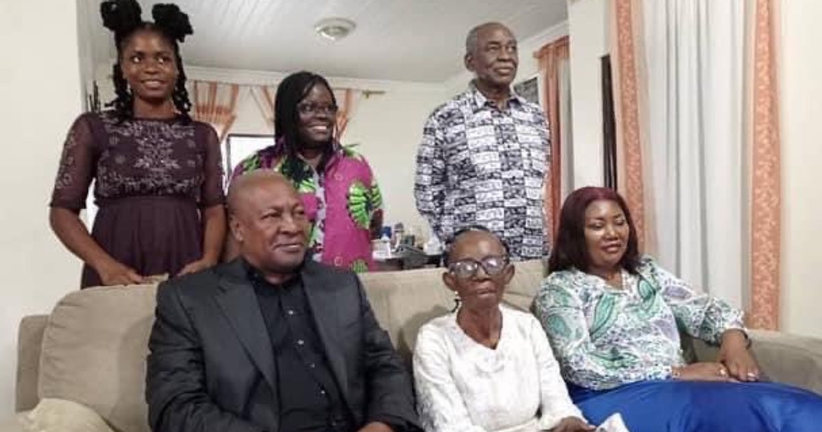 Ex-President John Mahama visits veteran actress Grace Nortey (PHOTOS) - Vimarsana News