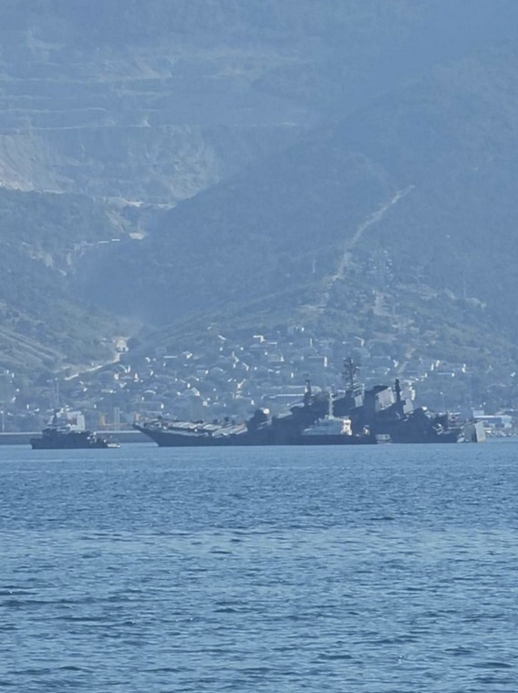 Rosyjski okręt desantowy Oleniegorskij Gorniak po ataku ukraińskiego kutra kamikadze, 4 sierpnia 2023 r.