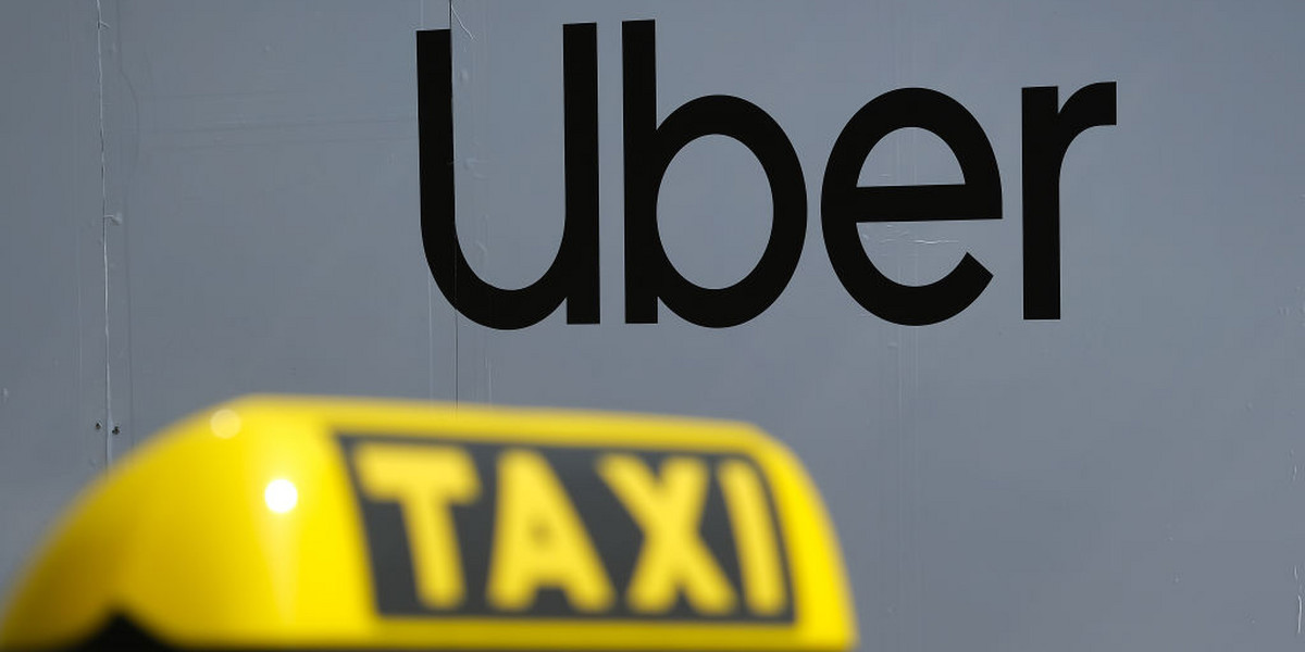 Sąd we Frankfurcie zauważył 19 grudnia 2019 roku, iż Uber reklamował się w sposób sugerujący, że to sama spółka zapewnia usługi transportowe użytkownikom aplikacji. 
