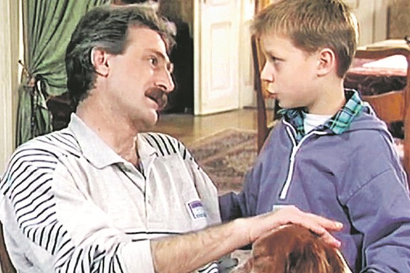 Najveće greške u seriji "Srećni ljudi" koje 33 godine NIKO NIJE PRIMETIO: Bizarne nelogičnosti su svima promakle, isti glumac bio policajac, zapisničar i ljubavnik