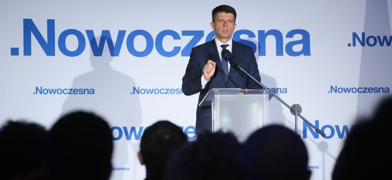 Petru: Polityka PiS wstawania z kolan skończyła się nokautem na deskach