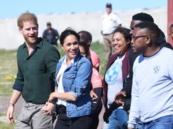 "Zakładając takie buty jak Kate, robi sobie krzywdę". Internauci znowu krytykują księżną Meghan. FOTO