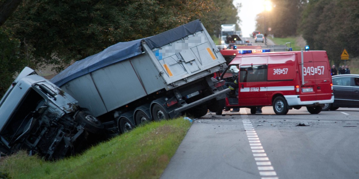 Nie żyje 5 osób! Potworna tragedia na krajowej 6.