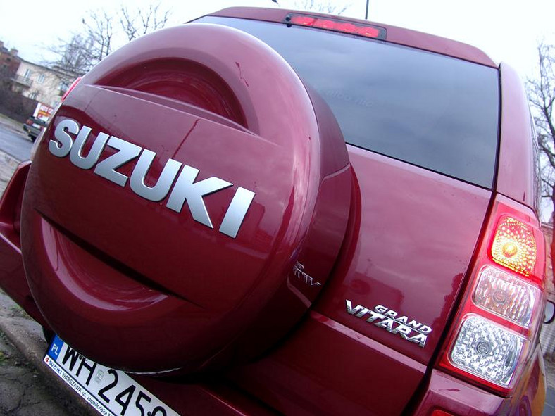 Suzuki Grand Vitara 2.0i DX 5d: terenowy atleta
