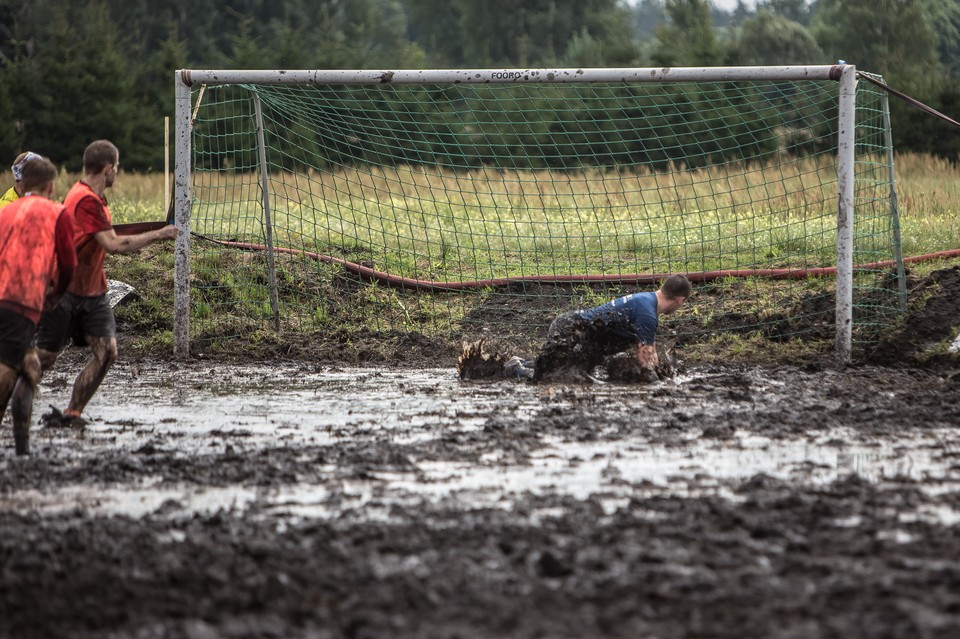 Błotna Liga Mistrzów nad zalewem w Korycinie, woj. podlaskie