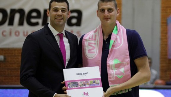 Nikola Jokić u poseti nekadašnjem klubu, KK Mega Bemaks, u kome je svojevremeno igrao sa Veličkovićem