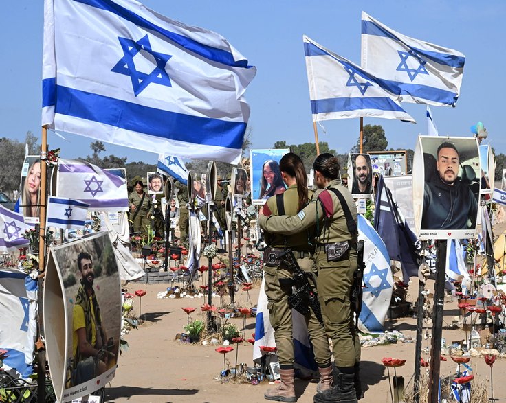 Izraelskie żołnierki upamiętniają ofiary Hamasu. Re'im, 26 września br.