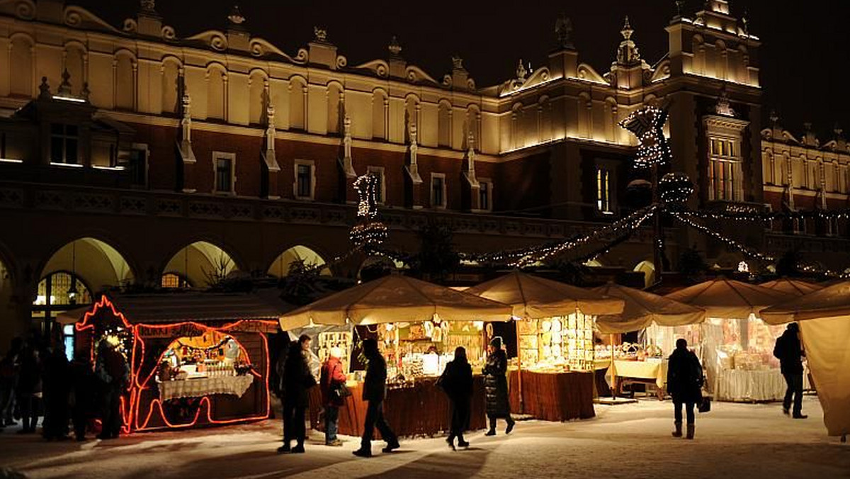 Choć dekoracje świąteczne w Krakowie pojawią się dopiero 10 grudnia, to już od dzisiaj (sobota) będzie można poczuć świąteczny klimat. Tego dnia rozpoczną się bowiem targi bożonarodzeniowe.