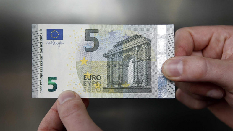 Nowe banknoty o nominale 5 euro - od czwartku w UE - Wiadomości