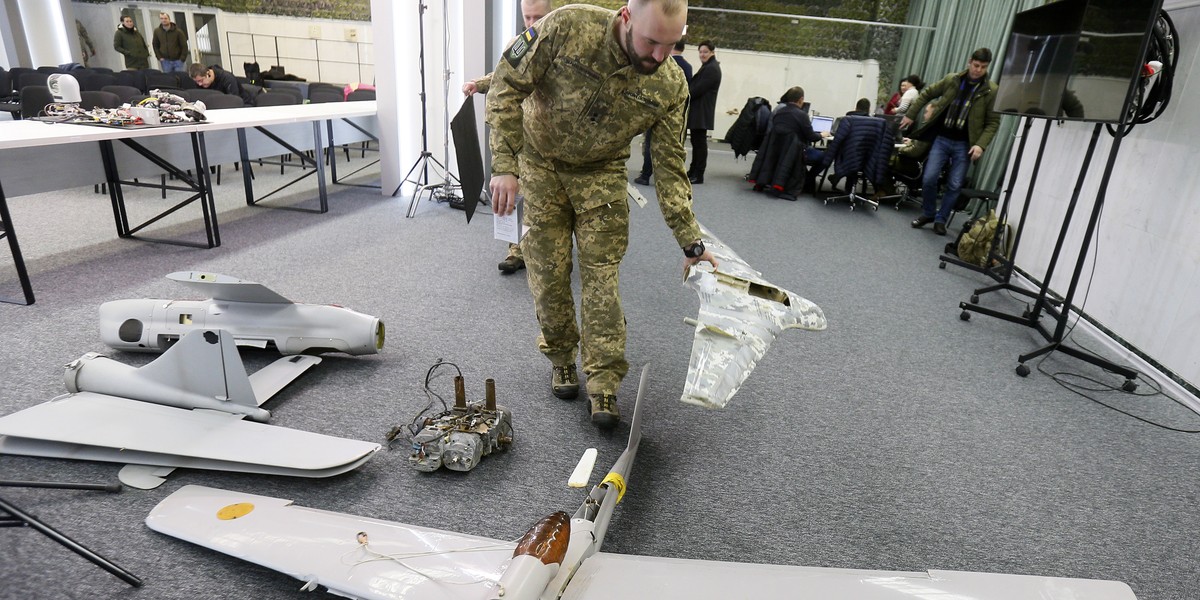 Części bezzałogowych statków powietrznych Orlan-10, Granat-3, Shahed-136, Eleron-3-SV, używanych przez Rosję przeciwko Ukrainie