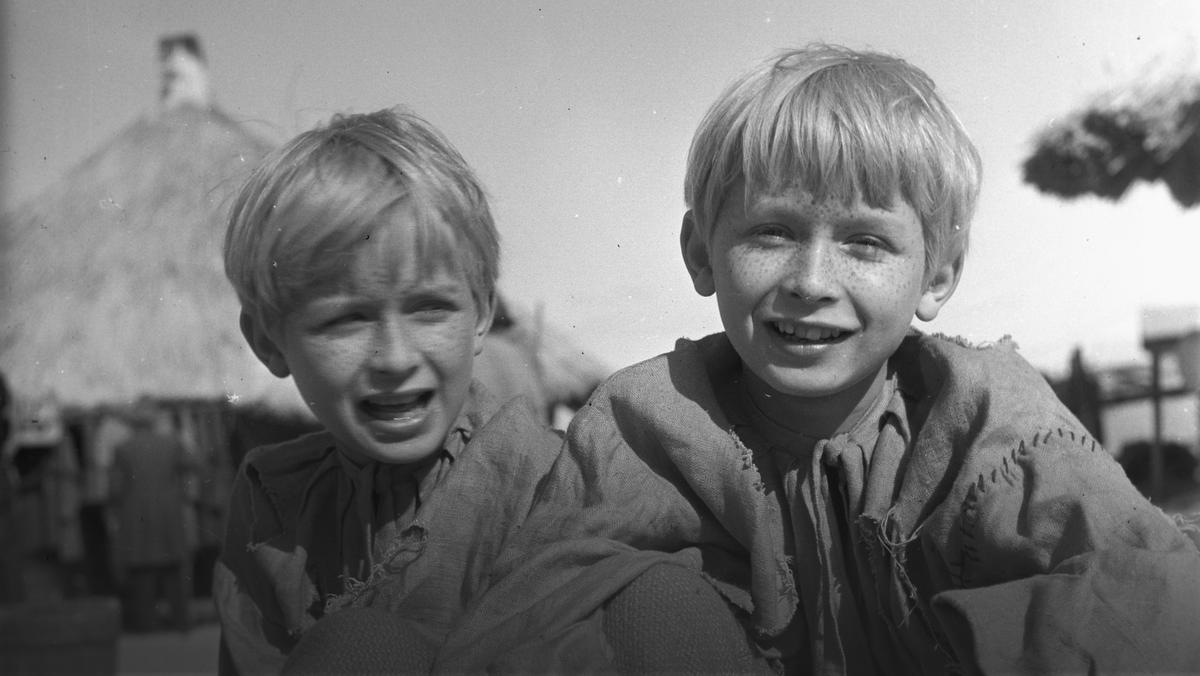 Lech i Jarosław Kaczyńscy w filmie "O dwóch takich, co ukradli księżyc" Jana Batorego (1962)
