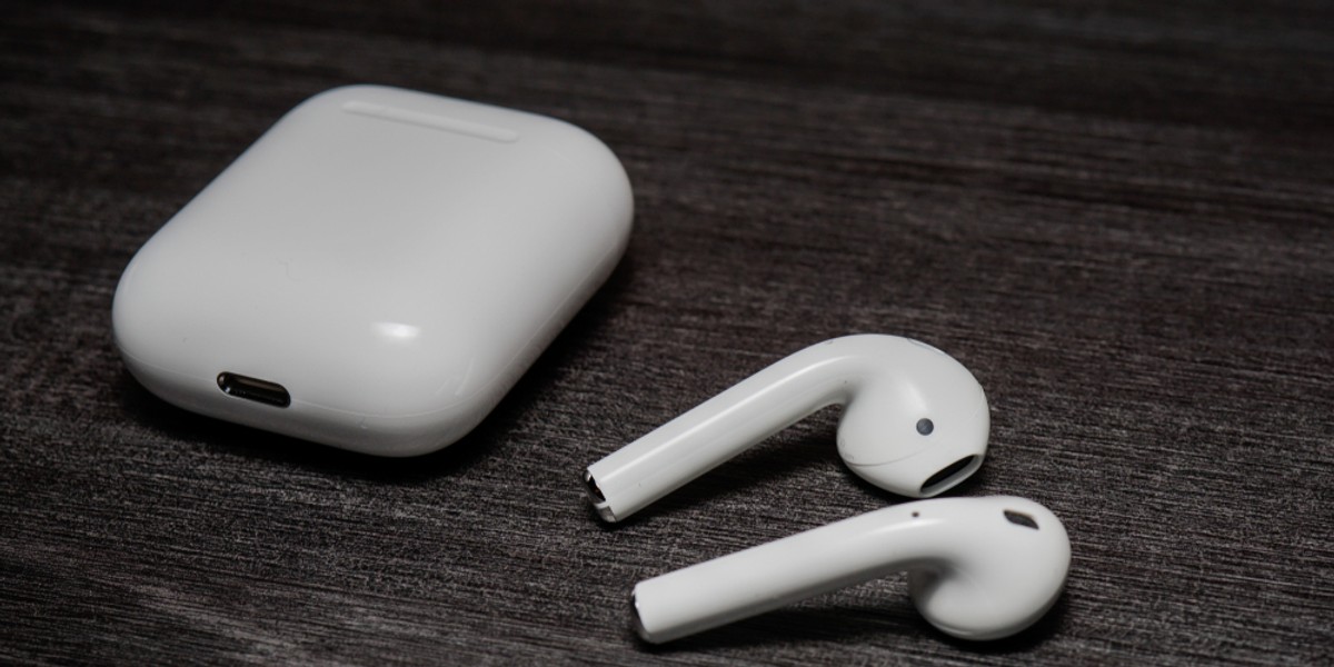 Bezprzewodowe słuchawki Apple AirPods mogą zostać wykorzystane do podsłuchiwania rozmów