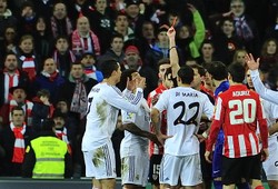 Ronaldo dał się sprowokować. Uderzył rywala i wyleciał z boiska. WIDEO