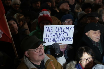 Manifestacja pod siedzibą TVP. Głos zabrał polityk PiS: media publiczne własnością obywateli