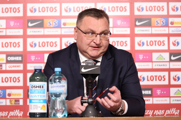 Nowy trener piłkarskiej reprezentacji Polski Czesław Michniewicz podczas konferencji prasowej na stadionie PGE Narodowym