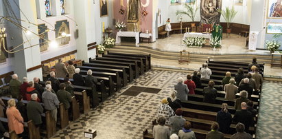 Polscy biskupi walczą z koronawirusem. Apelują do wiernych