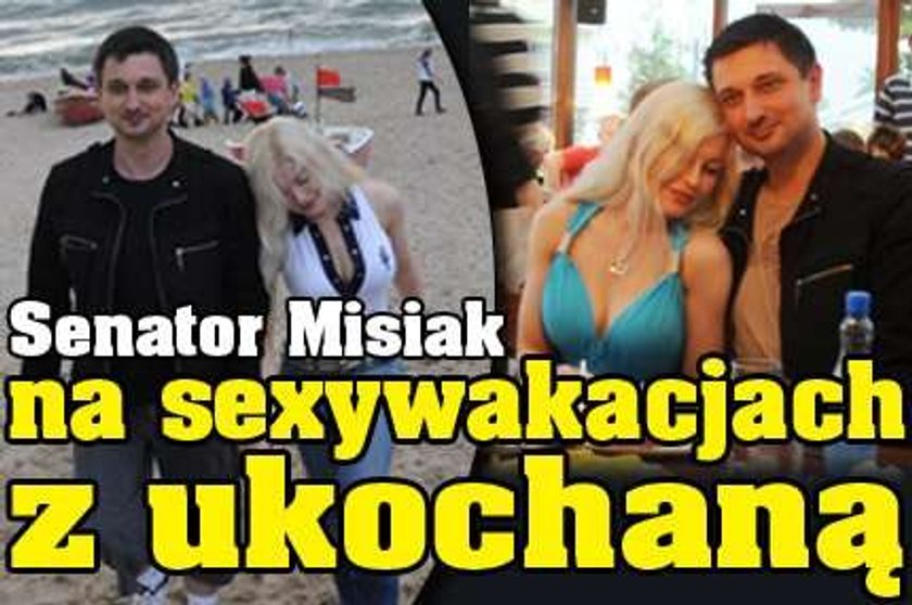 Senator Misiak na sexywakacjach z ukochaną