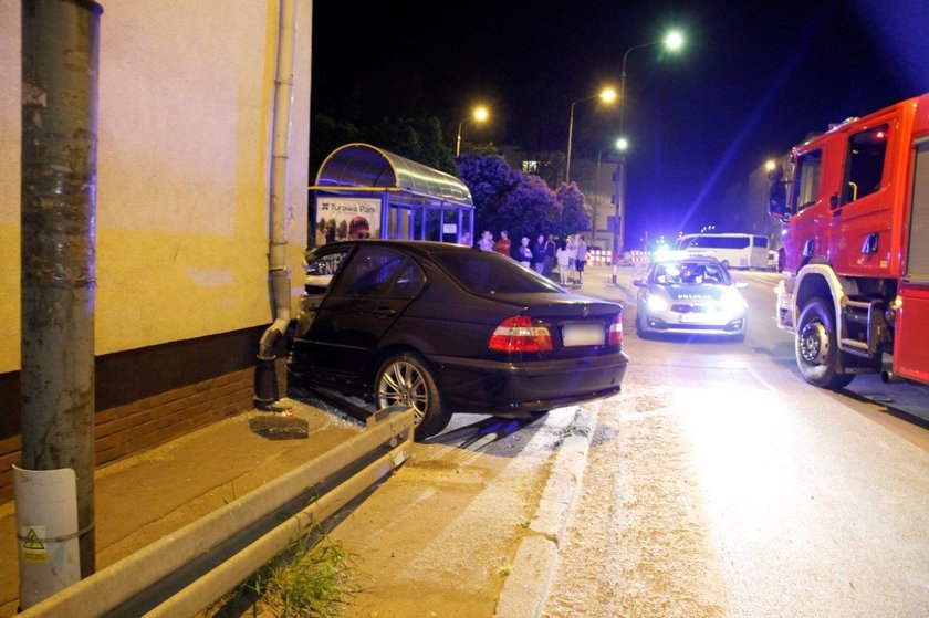 Wjechał w rodzinę z dzieckiem