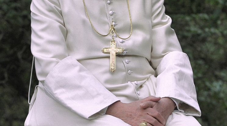 Ellopták a néhai XVI. Benedek pápa mellkeresztjét / Fotó: Northfoto