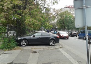 680347_parkiranje-na-trotoaru-foto-i-jacimovski