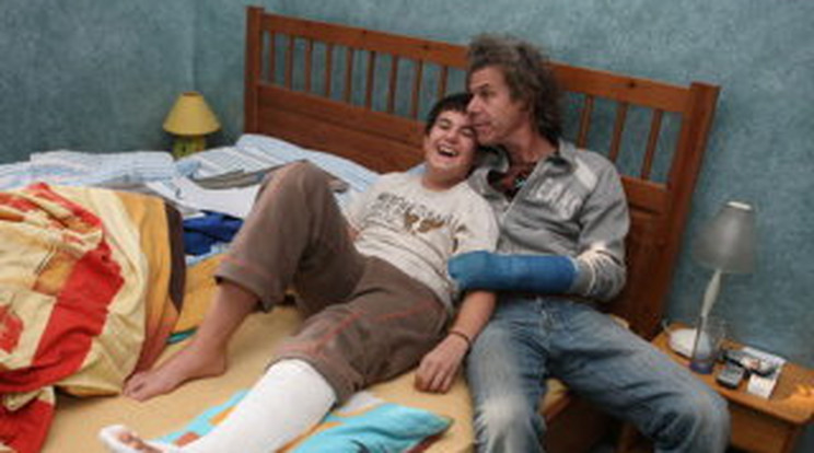 Fiával együtt gyógyul az Unisex frontembere