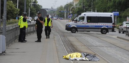 Makabra! Tramwaj ciągnął kilkaset metrów ciało kobiety