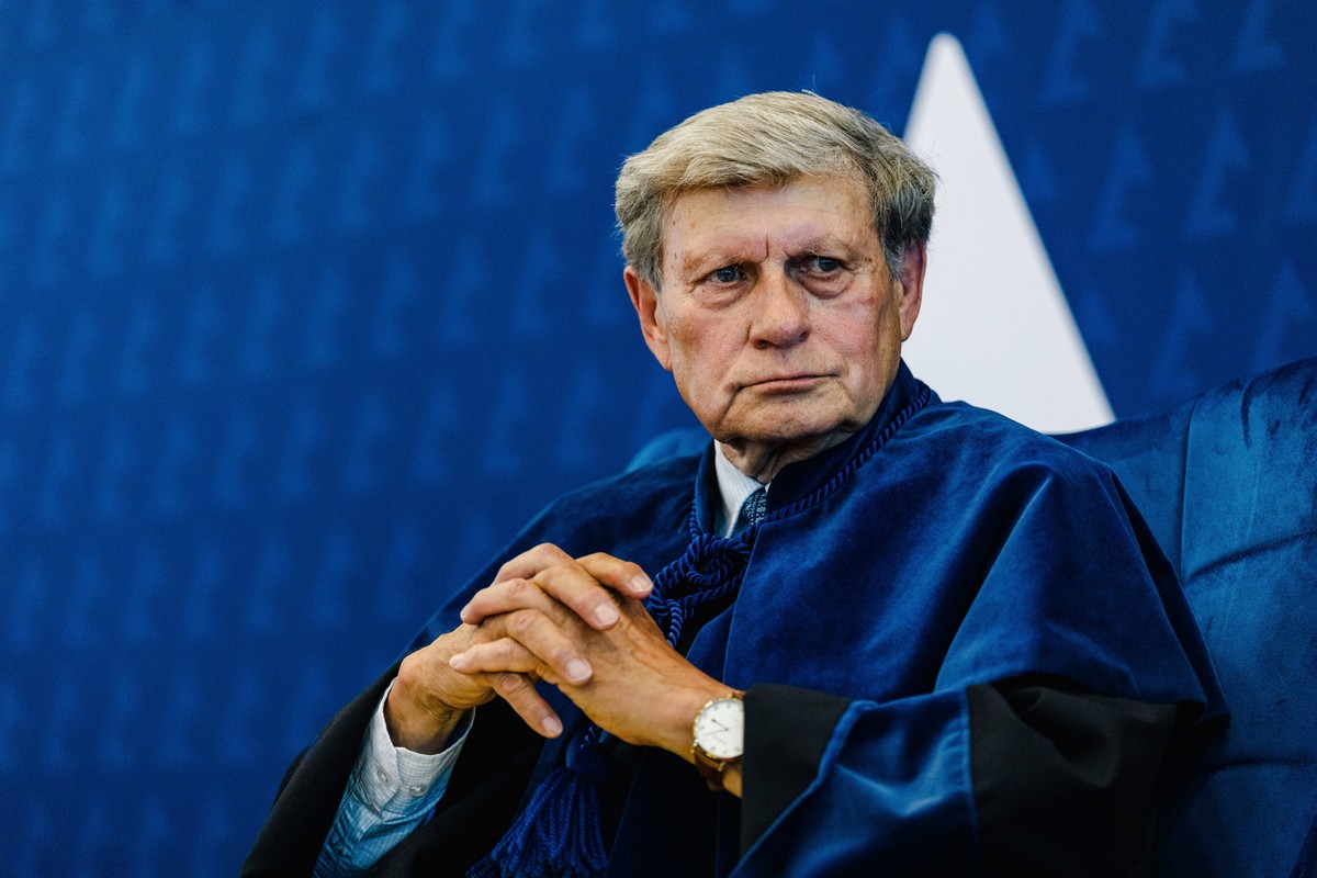 Prof. Leszek Balcerowicz stwierdził, że program 800 plus powinien zostać całkowicie zlikwidowany