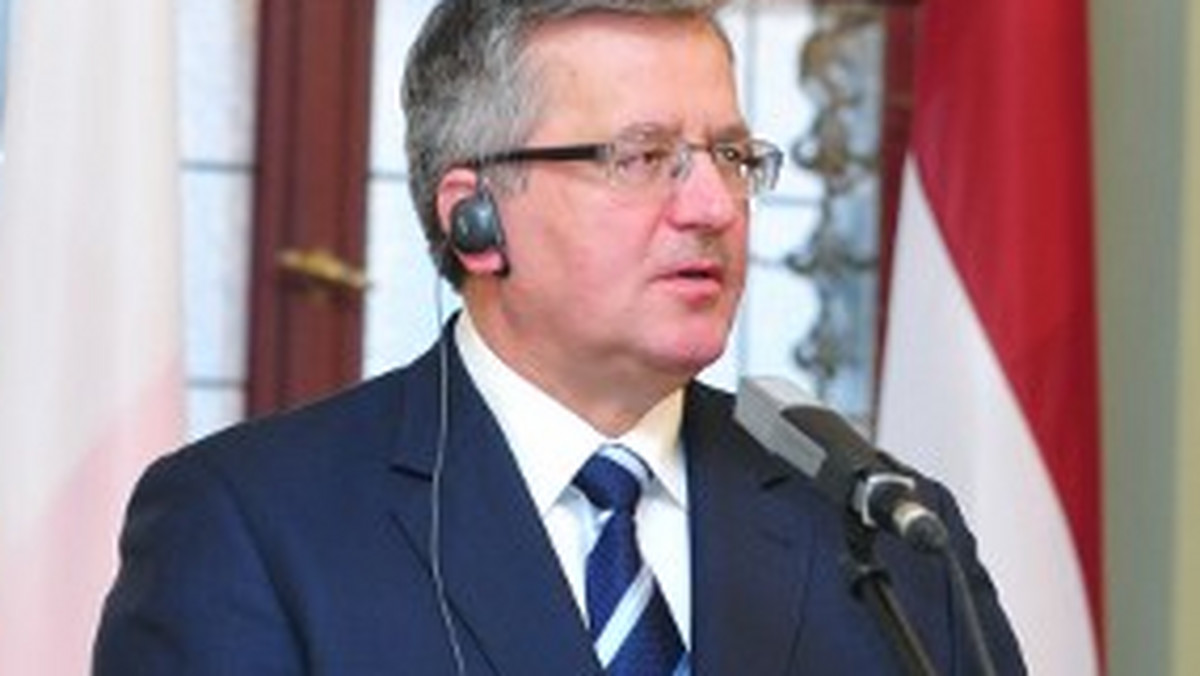 Polacy dojrzeli, by przyjąć to, co w przeszłości było powodem do dumy, jak i do wstydu - napisał prezydent Bronisław Komorowski w liście do uczestników konferencji "Być świadkiem Zagłady", poświęconej obojętności wobec Holokaustu.