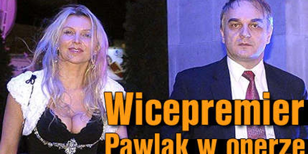 Wicepremier z seksi partnerką w operze!