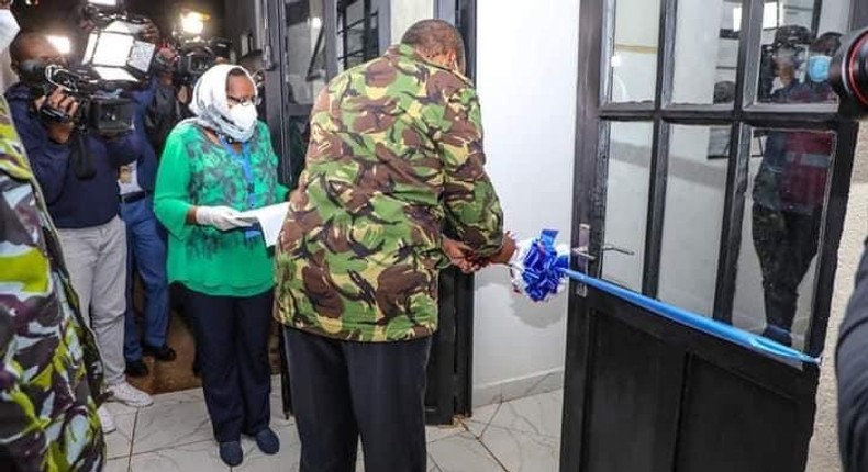 President Uhuru Kenyatta tours the City at Night lauching Hospitals, does a surprise Interview at Rueben FM (Video)