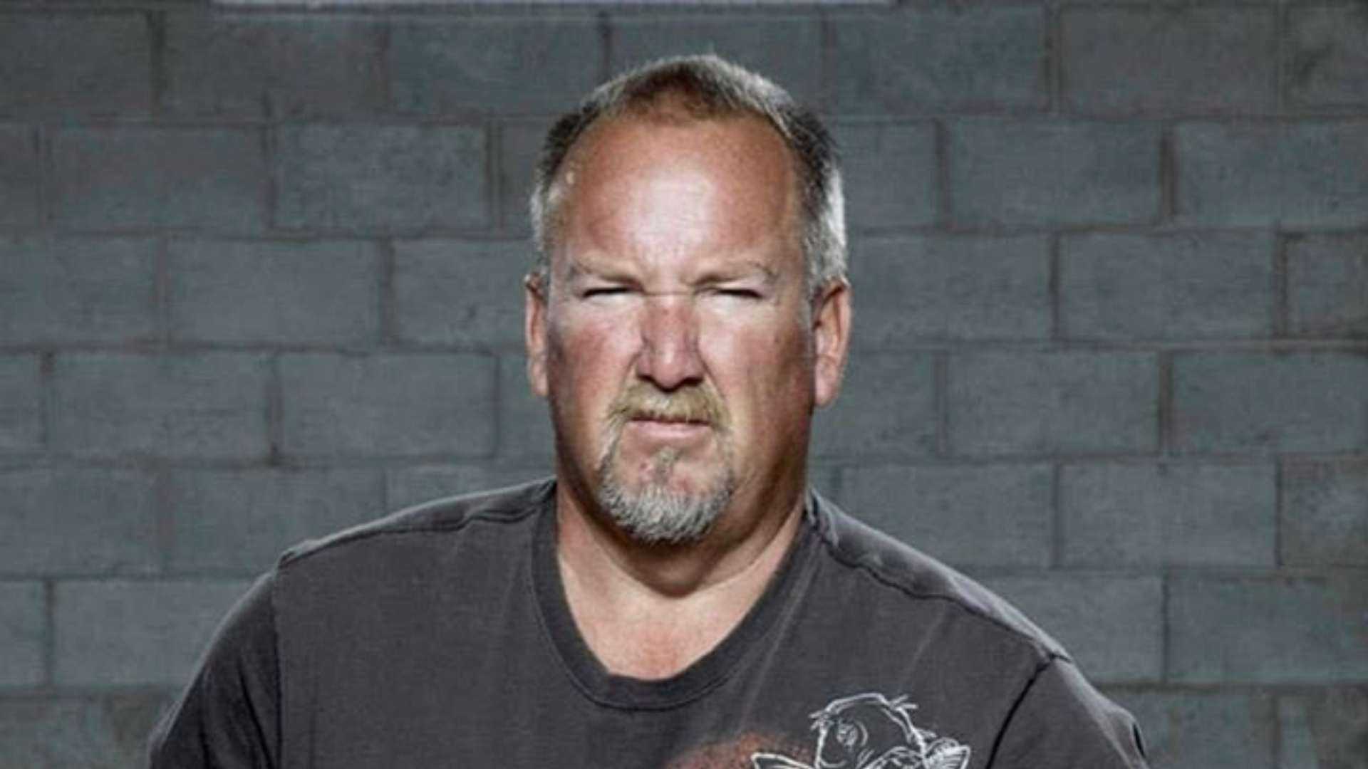 Darrell Sheets našiel v skrinke mŕtvolu.