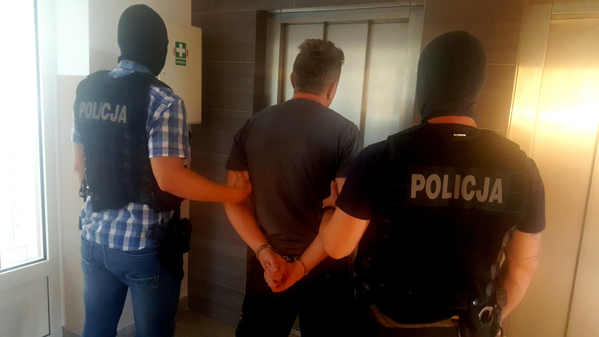 Policja. Podejrzany o oszustwo metodą na policjanta aresztowany w Białymstoku