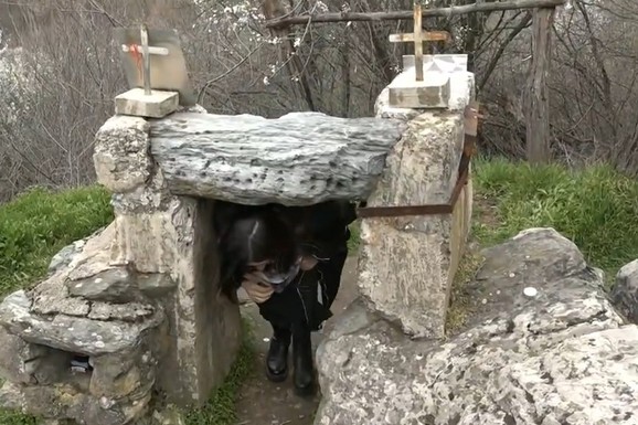(VIDEO) MISTERIJA NIŠKOG OSTROGA Sveštenik MINIRAO SVETO MESTO pa gorko zažalio: "Šuplji kamen" krije priču od koje prolazi jeza