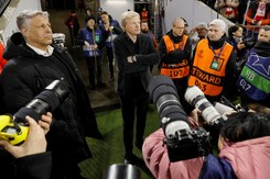 Niemiec nie płakał, jak sprzedawał Roberta Lewandowskiego, ale teraz zaczął żałować