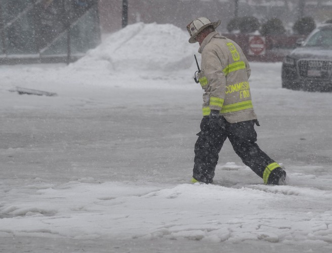 Woda zalała ulice Bostonu i zamarzła