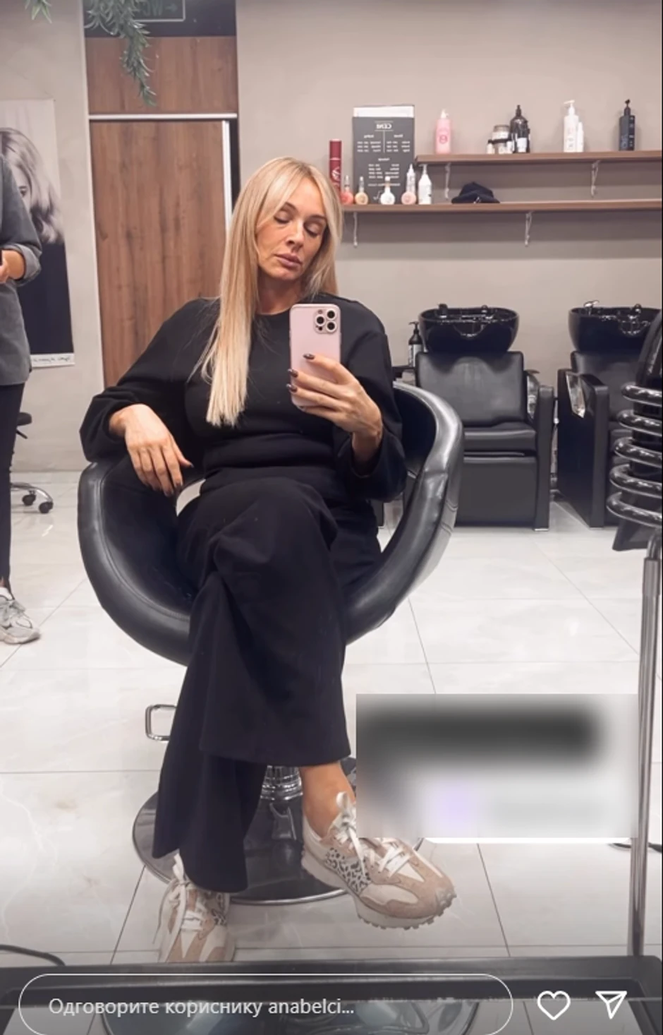 Anabela se ofarbala u plavo