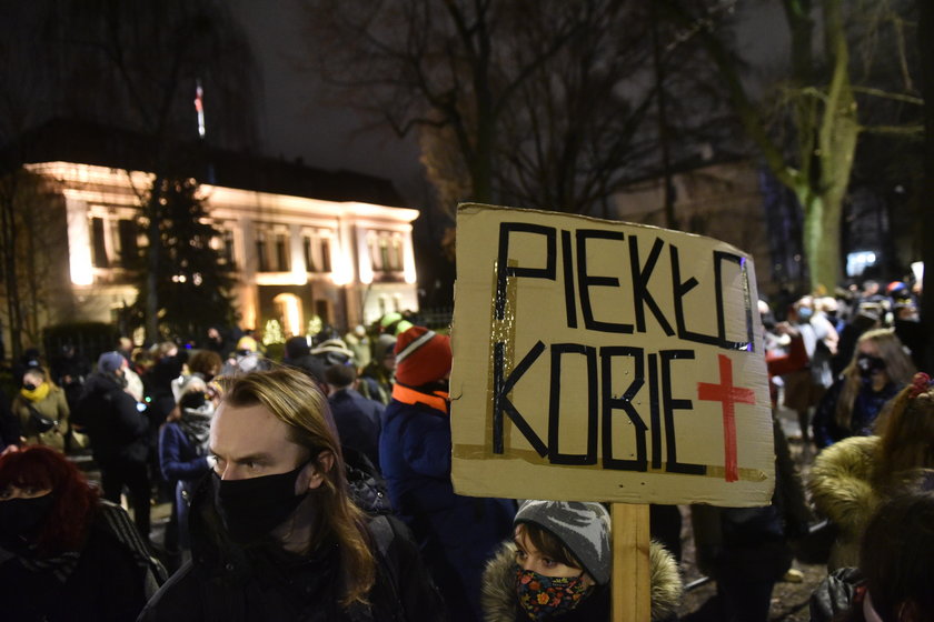 Trybunał Konstytucyjny opublikował uzasadnienie wyroku ws. aborcji. Protesty w Polsce